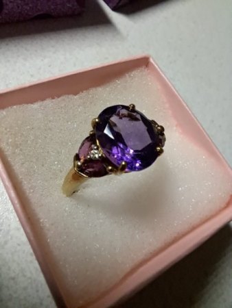 Welcher Wert hat dieser Edelstein-Ring?