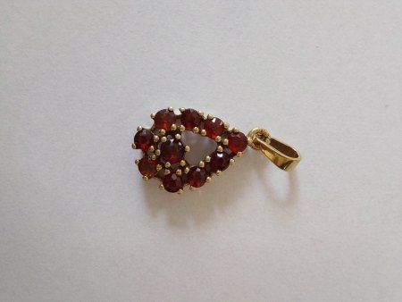 Reinigung Granatschmuck