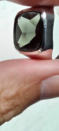 Platin Ring mit hellgrünem Turmalin?
