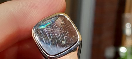 Platin Ring mit hellgrünem Turmalin?