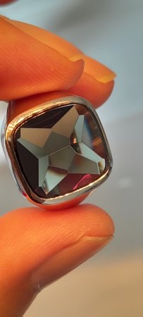 Platin Ring mit hellgrünem Turmalin?
