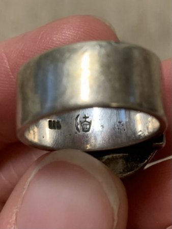 Was ist der Ring mit Halbmond und der Krone wert?