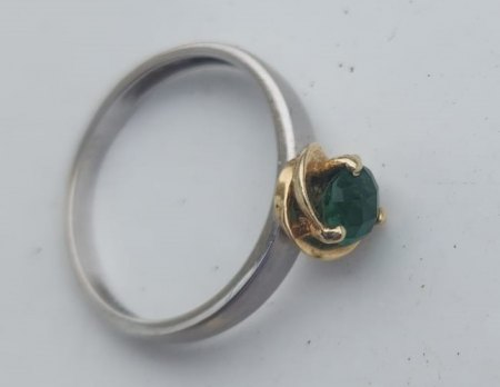 Kann mir jemand was zu dem Schmuck Set sagen?