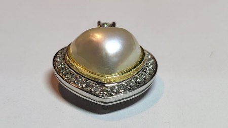 Anhänger mit Perle und Diamanten -Wert-?