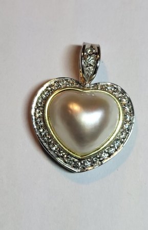 Anhänger mit Perle und Diamanten -Wert-?
