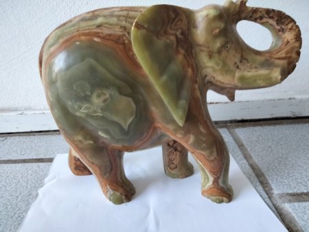 Große Elefantenfigur aus Jade/Jadeit?
