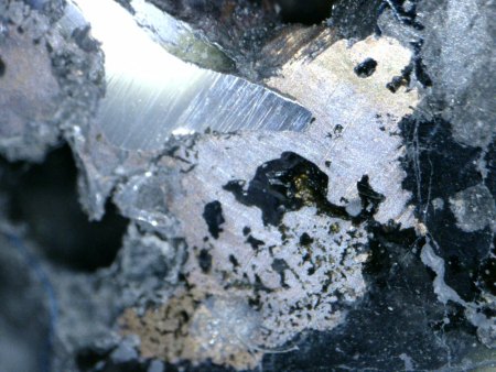 Aus uhus Werkstatt. Juli 2025  Meteorit mit Olivin oder Schlacke mit Glas?
