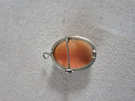 Brosche von Oma geerbt