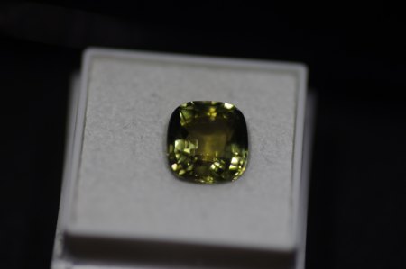 Grün mit einem Hauch von gelb in der Mitte