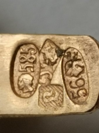 Ovale, russische, Punzen an meinem Armband