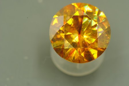 Aus uhus Werkstatt. November 2025. Was lange währt, wird bisweilen doch noch gut: Sphalerit polieren.