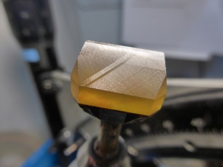 Aus uhus Werkstatt. November 2025. Was lange währt, wird bisweilen doch noch gut: Sphalerit polieren.