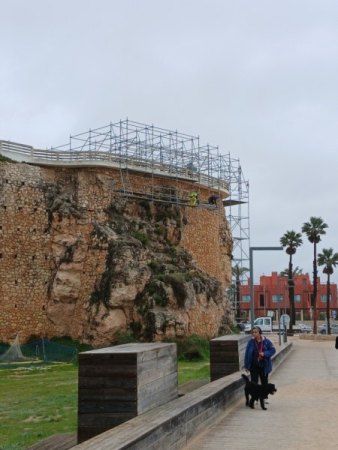 Gerüst wird von oben nach unten gebaut, in D undenkbar