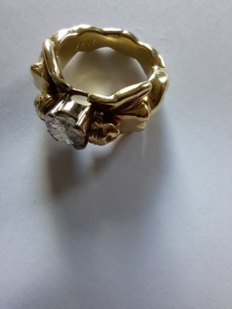Goldring mit Diamant und 2 Damen