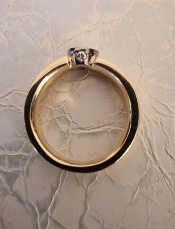 Schiefe Fassung im neuen Ring