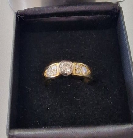 Schiefe Fassung im neuen Ring