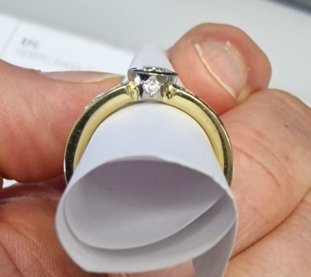 Schiefe Fassung im neuen Ring