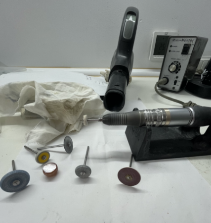 Unterseite fertig, Mini-motor und benutzte Rädchen